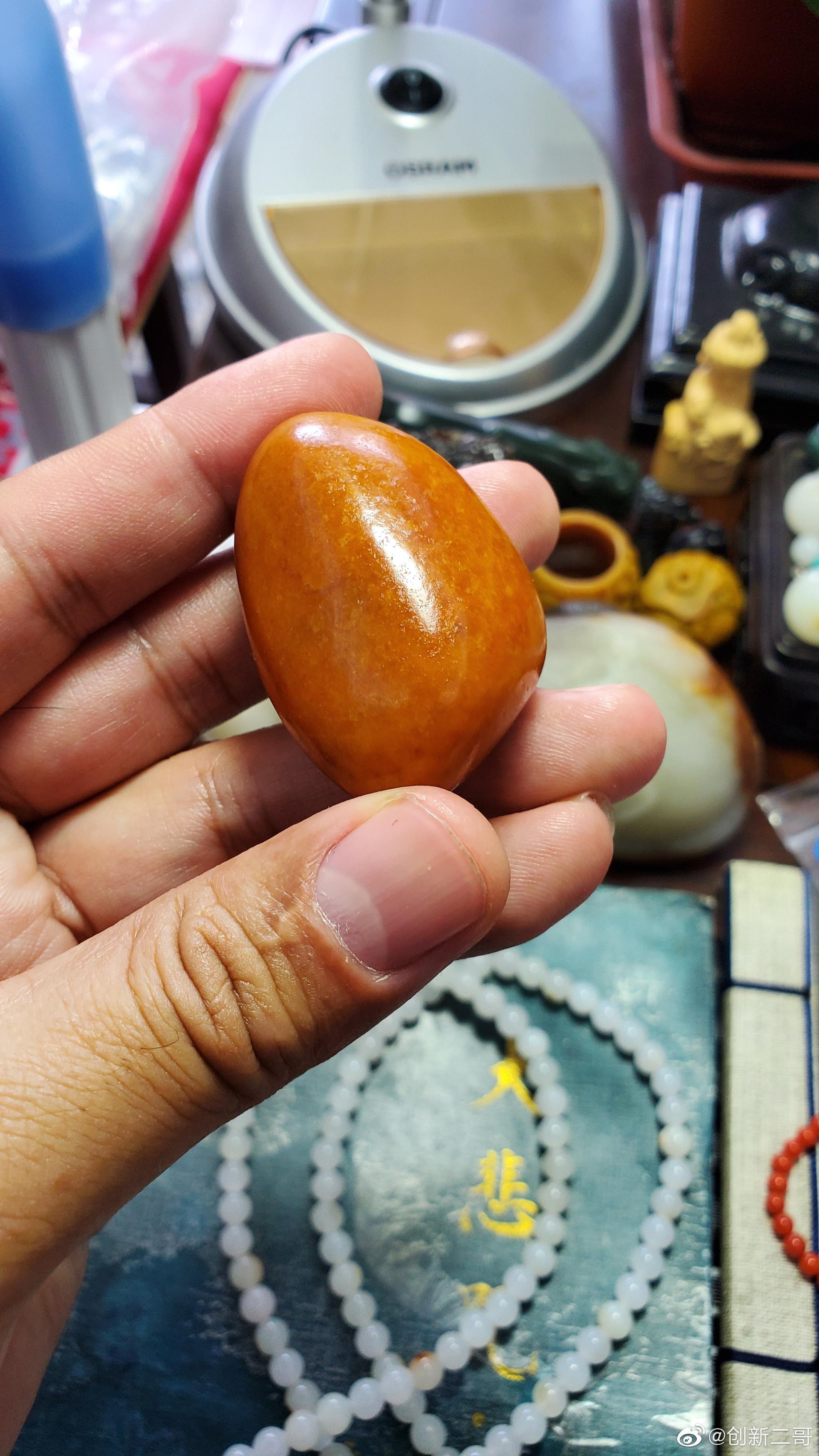 完美收藏级黄沁籽料,料子已完全沁成栗子黄,完整光滑皮壳