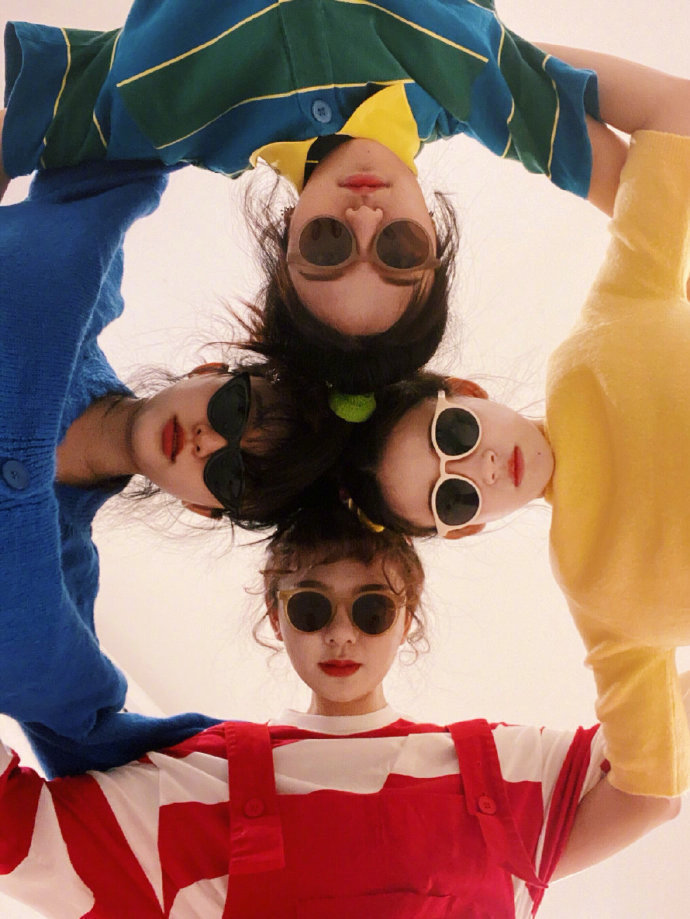 闺蜜合照沙雕姿势,快存起来和你的姐妹一起拍