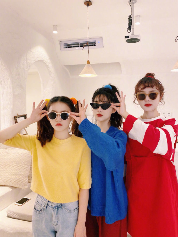 闺蜜合照沙雕姿势,快存起来和你的姐妹一起拍