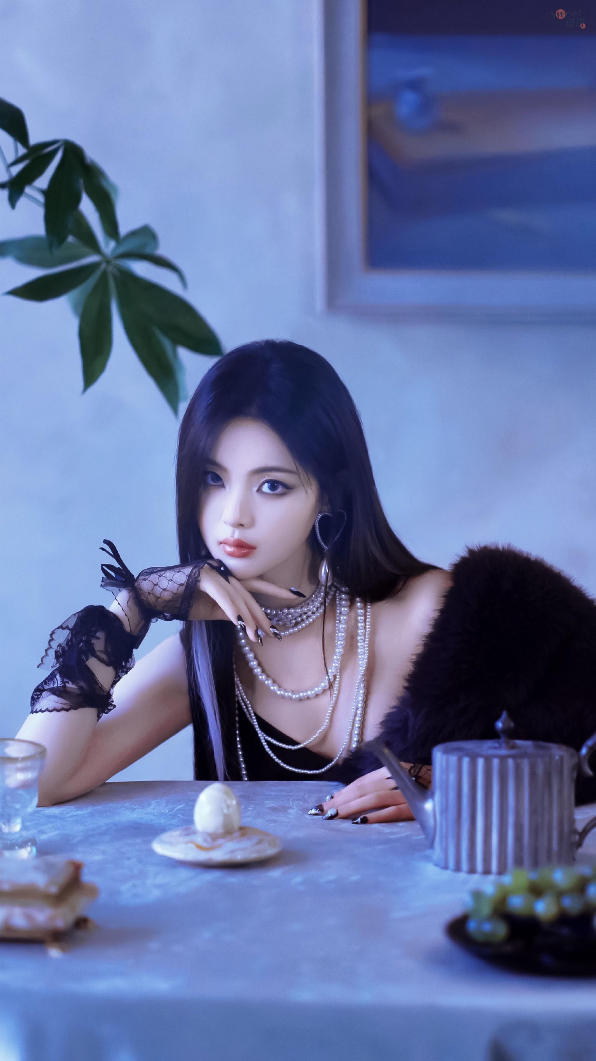 杨超越·紫魔现代版__财经头条