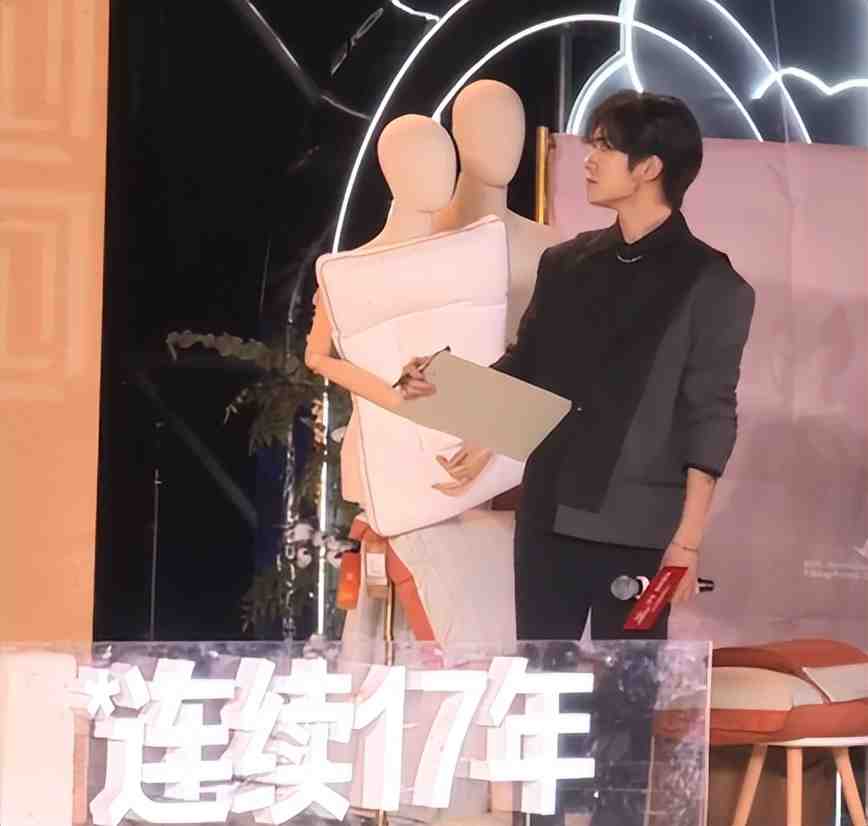 考编风波之后首次直播,易烊千玺全黑造型上热搜,观看人数破百万休闲区蓝鸢梦想 - Www.slyday.coM 考编风波之后首次直播,易烊千玺全黑造型上热搜,观看人数破百万休闲区蓝鸢梦想 - Www.slyday.coM