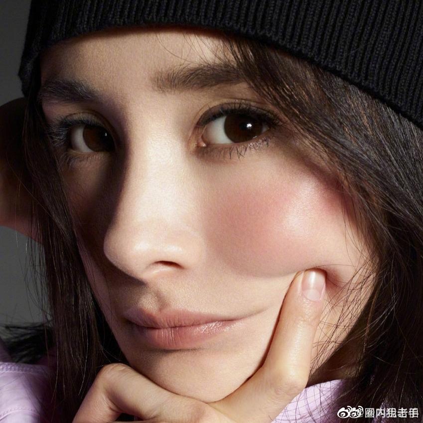 杨幂的鼻子找不到一个词形容