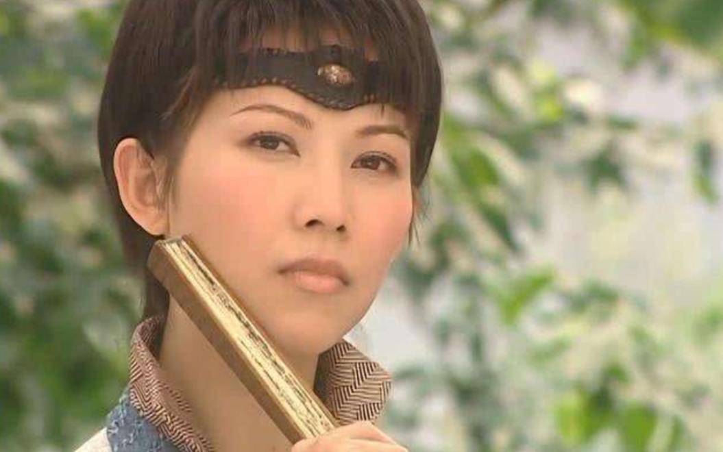 在接连推出了《陀枪师姐》,《水月洞天》等剧集之后,蔡少芬却再没