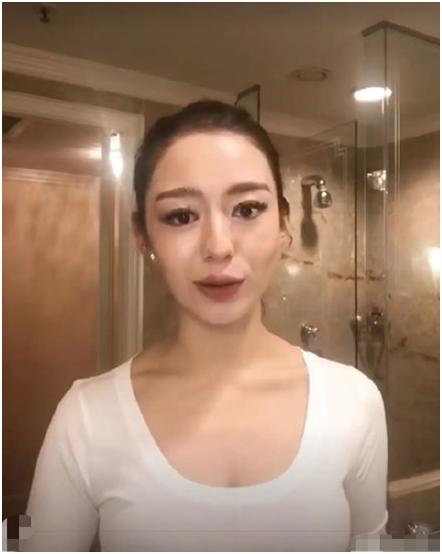 郎朗26岁娇妻吉娜晒照大秀身材不料却被睫毛抢了风头