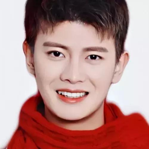 有种"意外"叫明星证件照,赵丽颖甜美治愈,看到任嘉伦想抱走