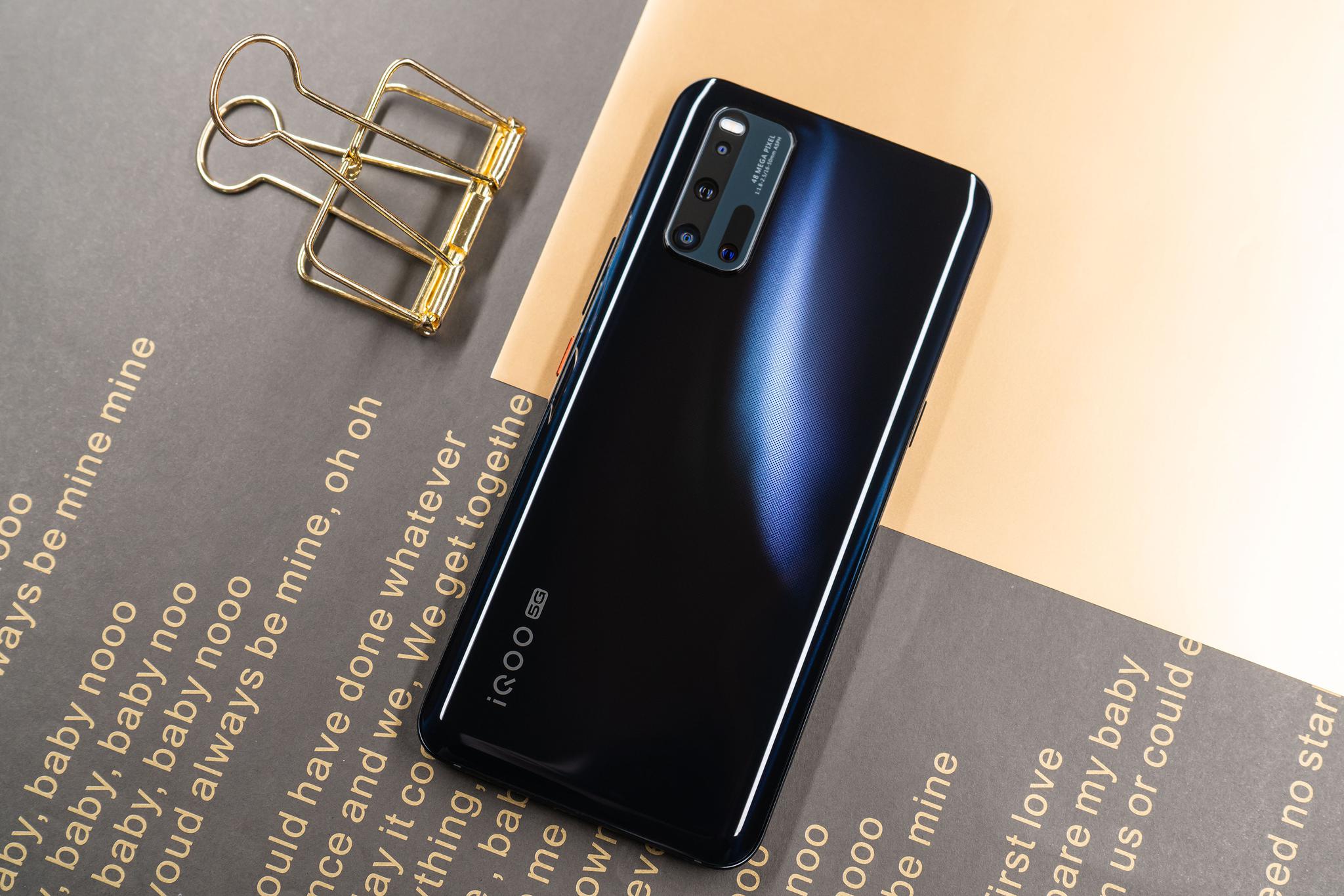 手机行业大改变!时尚外观却不能忽视!我们从iQOO 3手机来看看