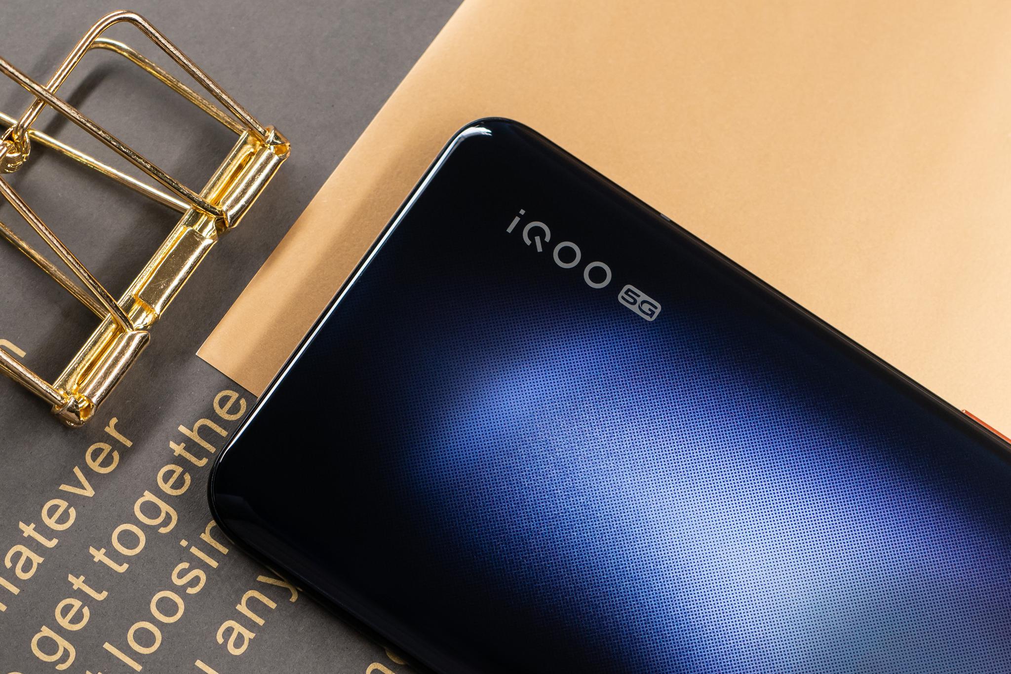 手机行业大改变!时尚外观却不能忽视!我们从iQOO 3手机来看看