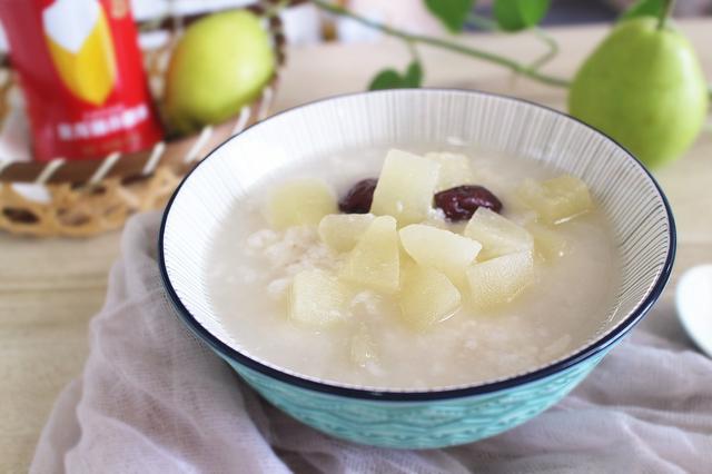 熬碗梨粥润润燥,温润可口还能清清火气,老少都爱喝