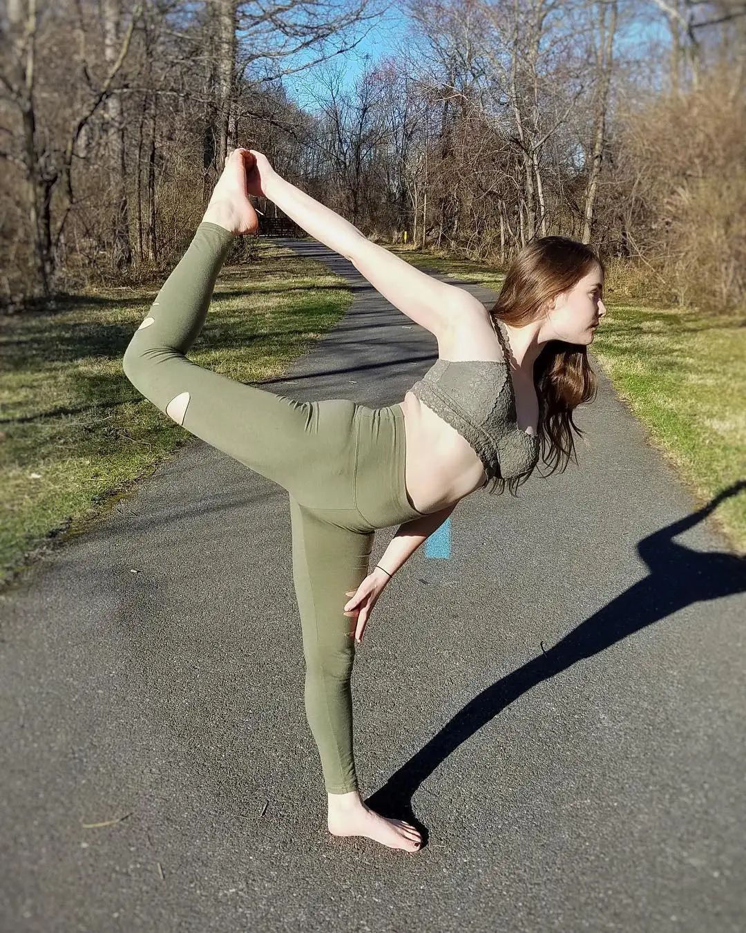 38岁韩艺瑟依旧风华绝代!长款印花裙减龄不少,曼妙身材让人羡慕