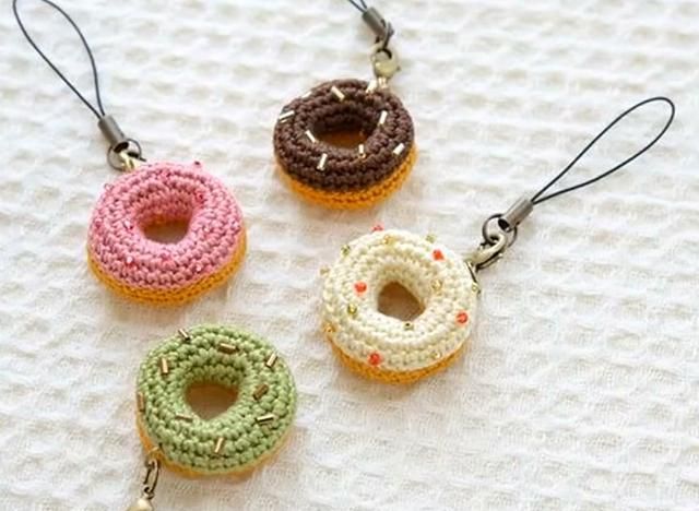 用毛线编织的钥匙链你一定没有见过吧非常可爱而且精致