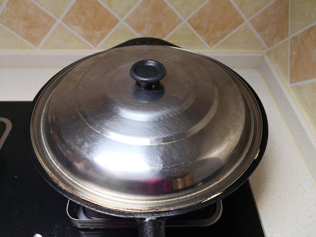 五花肉玉米土豆胡萝卜一锅出,满满一大锅,荤素主食都有了