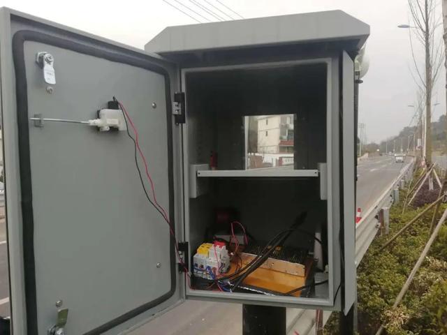 男子超速被拍 竟把价值4万多测速仪扔进钱塘江 而测速仪还未使用