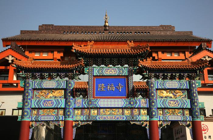 解放前老北京隆福寺摩肩接踵人流如织如今换好几家总关门