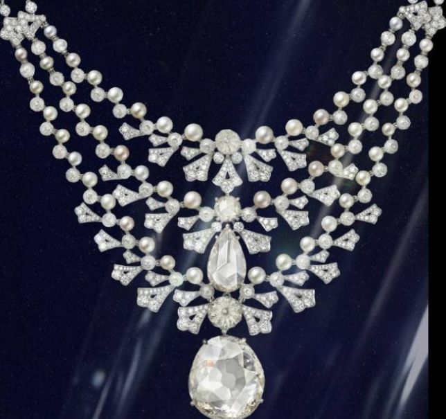 心理学:选一条你最喜欢的钻石项链,测你后半生能过上好日子吗