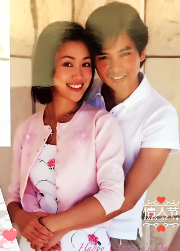 梁小冰晒与老公结婚照贺结婚20周年 祝英台与马文才一直幸福生活