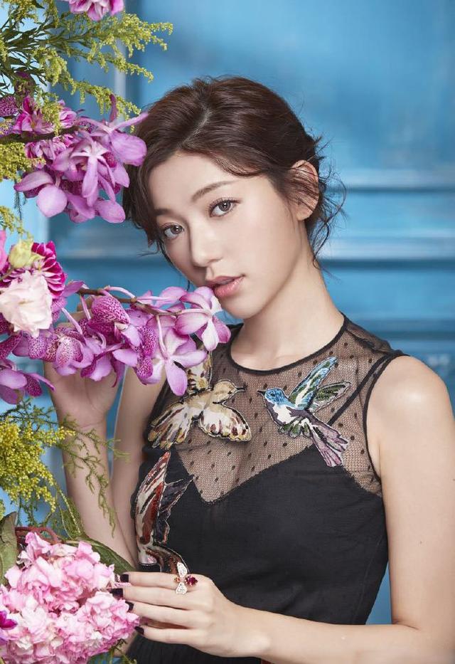 郭雪芙知性气质图片