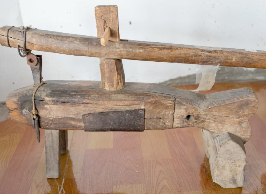 这是啥东西,饸饹床子,北方人爱吃荞麦饸饹,加上酸菜卤子,美极了.