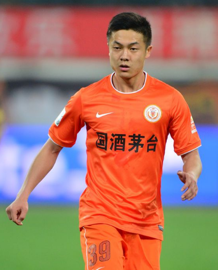 刚年满30岁,曾代表国足首发,亚冠一战成名|陈子介|亚冠|退役_新浪新闻