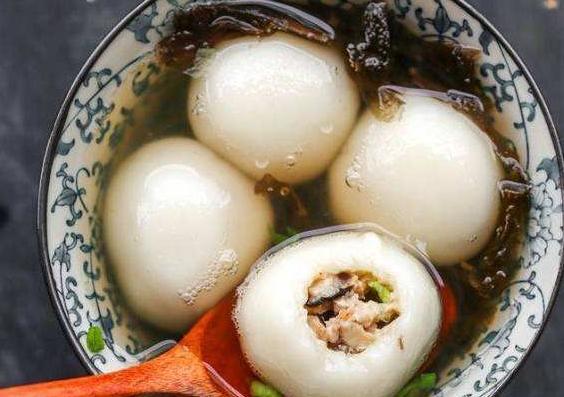 甜汤圆吃够了来尝尝咸鲜的肉汤圆呀软软糯糯嫩滑多汁