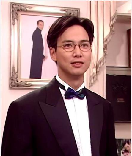 蔡子健年轻的时候好好看啊,属于第一眼还不错,越看越心动的类型.