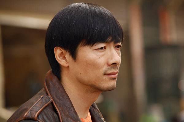 祖峰:会演戏的大书法家,46岁无儿无女,妻子是熟悉的她