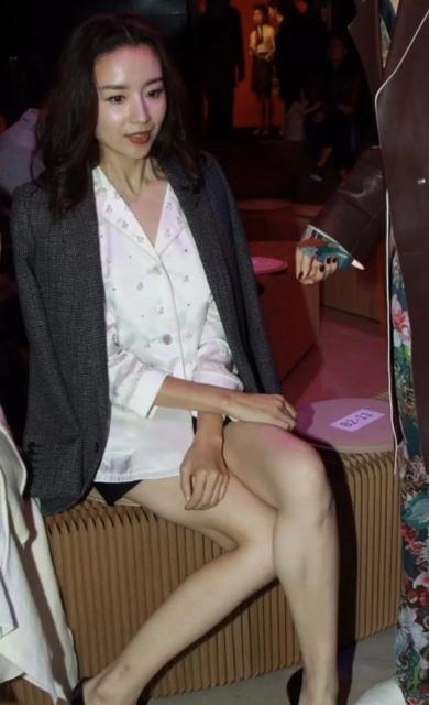 年刚40中年的董洁更加风韵动人网友王大治真是人生赢家