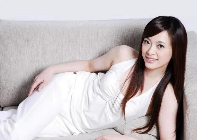 国标舞女王刘真开颅手术结束仍未脱离危险专家建议来内地治疗