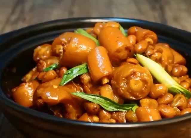 猪尾巴新做法,软烂入味,香气四溢,太好吃了,满满的胶原蛋白