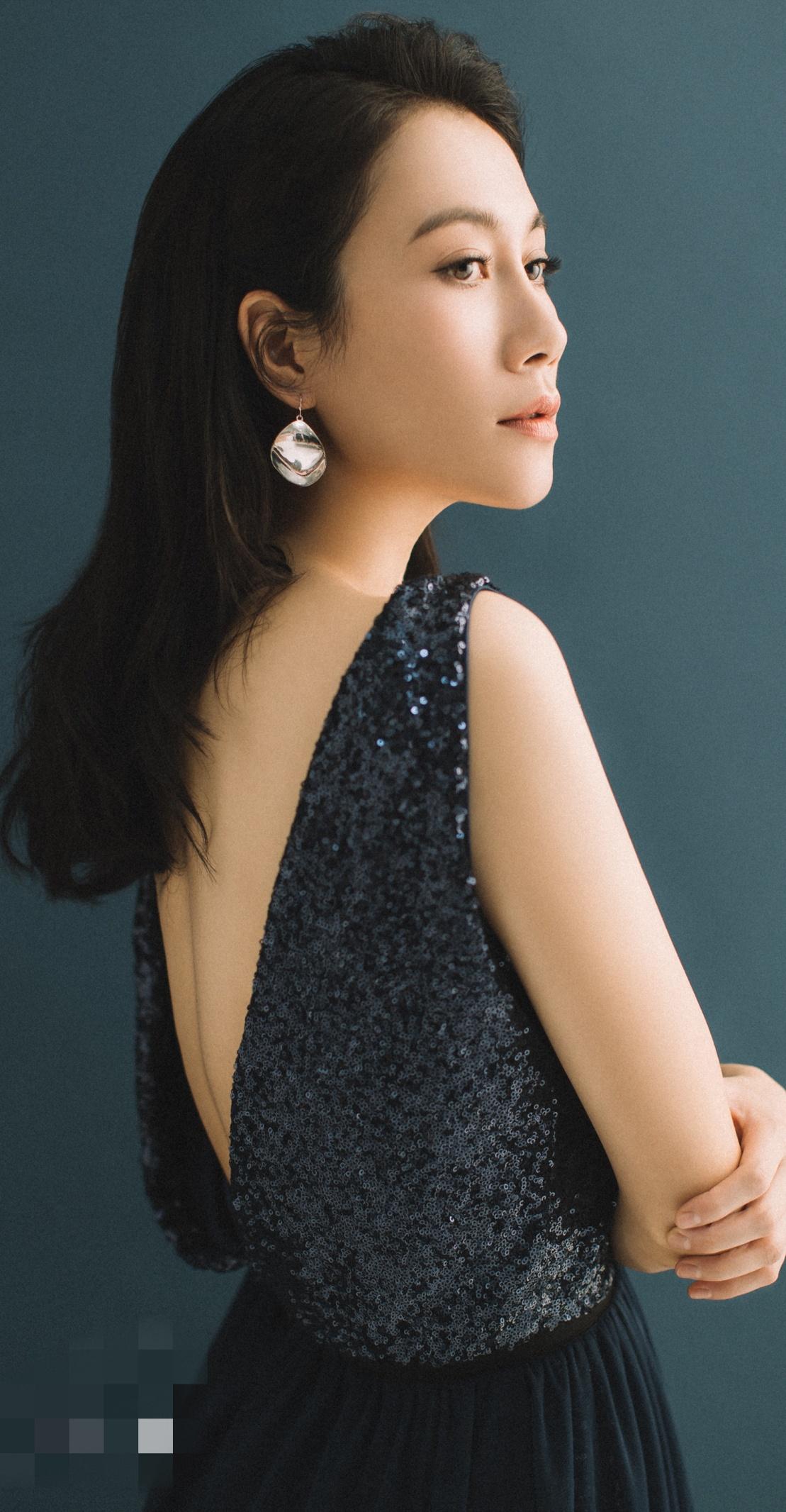 "反派专业户"温峥嵘近况罕曝光,朋克装扮帅气吸睛,43岁仍单身