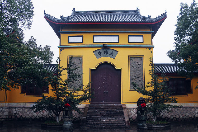 浙江香火很旺的一座寺庙,距今已有1500多年历史,比国清寺还早
