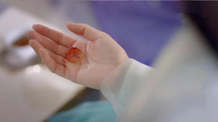 凤九拒收半心戒指,帝君故意说狠话让她离开,望着凤九背影吐血