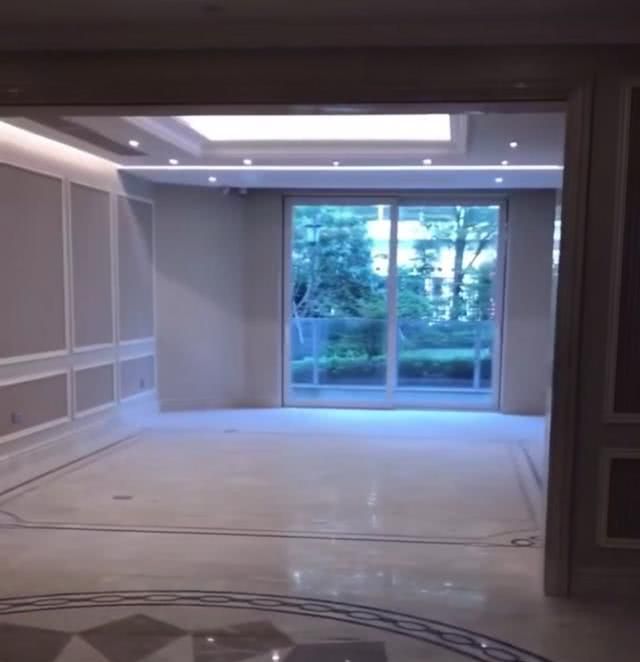 知情人曝李佳琦上海买房,同小区豪宅内景曝光