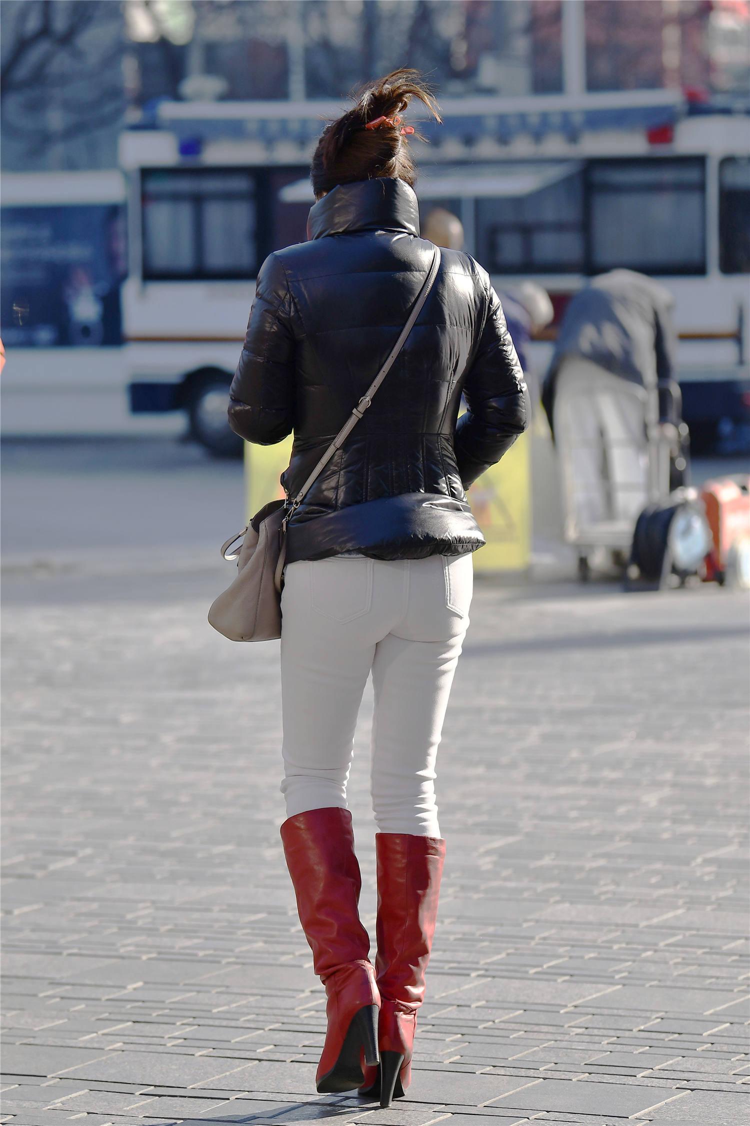 有质感的皮靴,无论是平底还是高跟,都会搭配出时尚气质