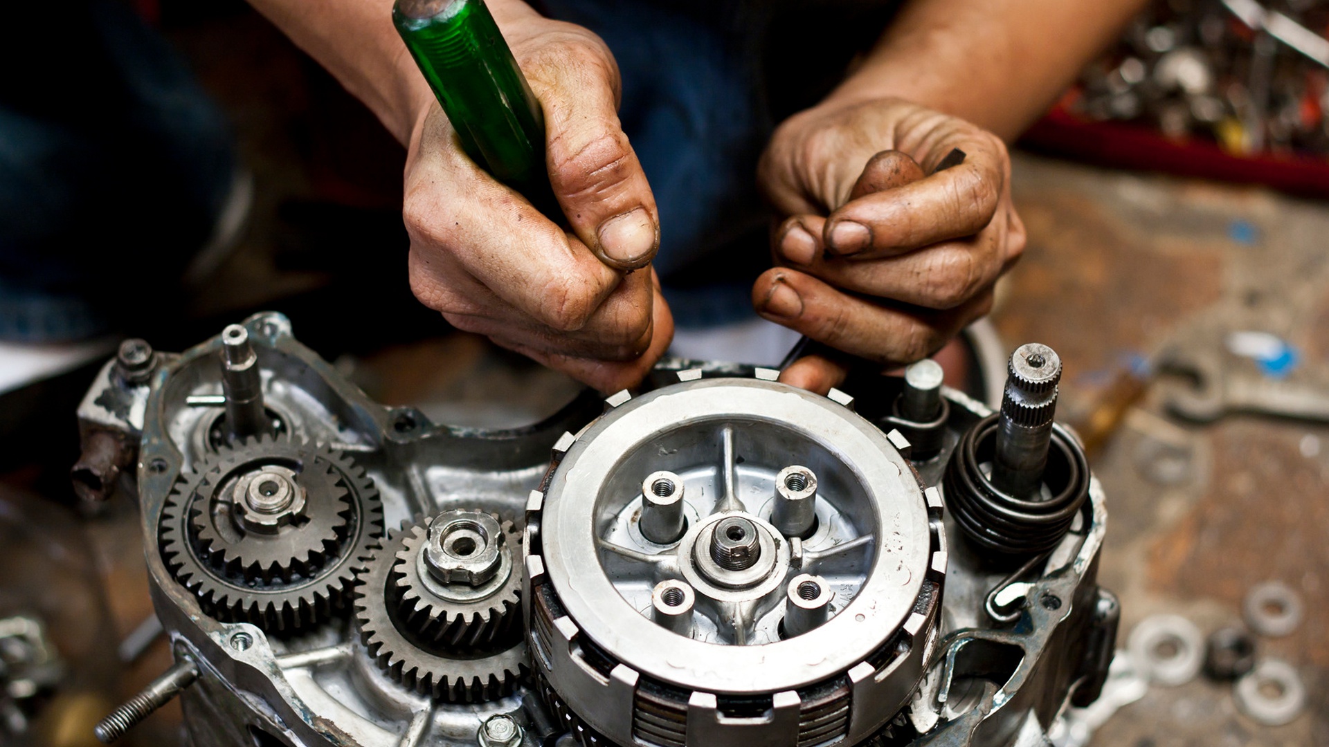 电动车为什么不用变速箱？（硬核警告）