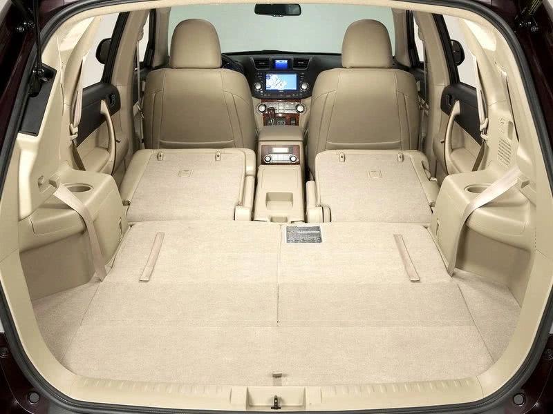 买车别乱选,这3款车后座放倒纯平,还可以睡觉,第3款仅售8万