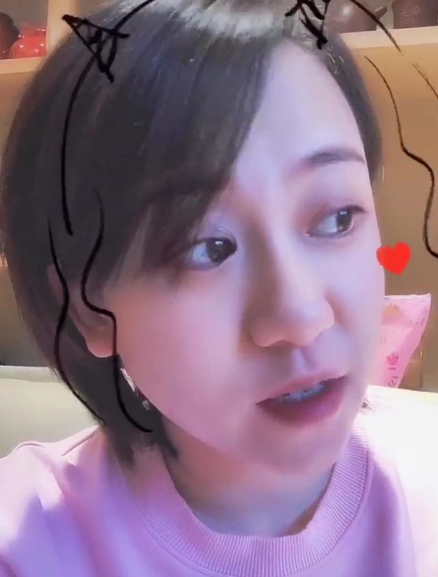 32岁丫蛋晒视频吐槽网课锻炼家长离婚后独自养孩子素颜疲惫
