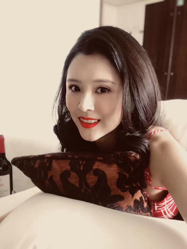 其次,作为演员的王蕾,在诠释角色的过程中也注入了自己的思考.