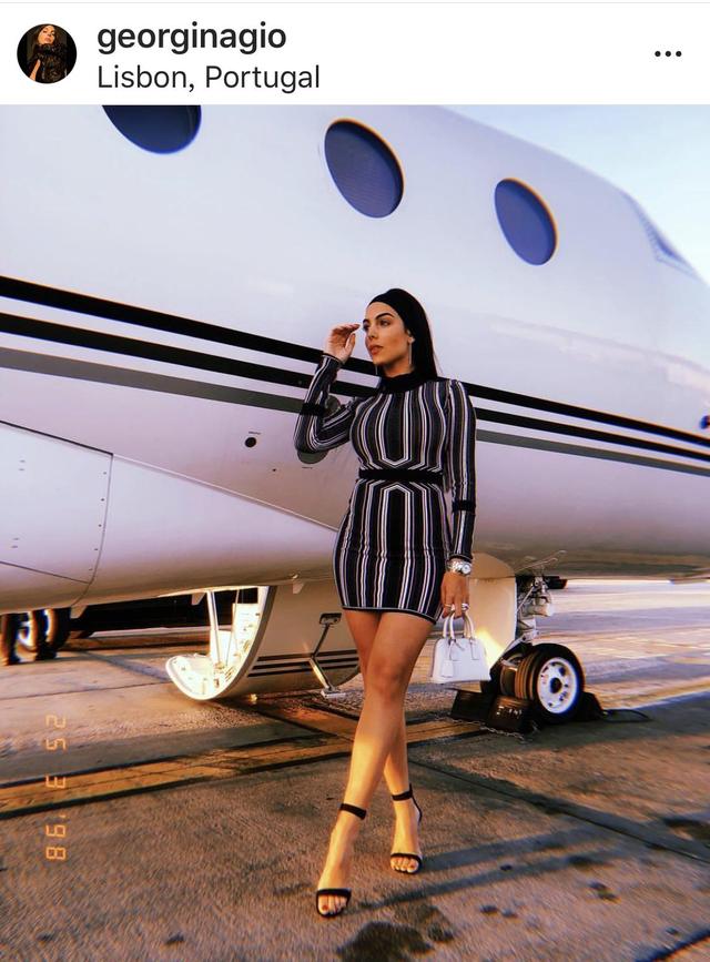 c罗女友幸福享用私人飞机 c罗曾带着儿子mini罗约会乔治娜