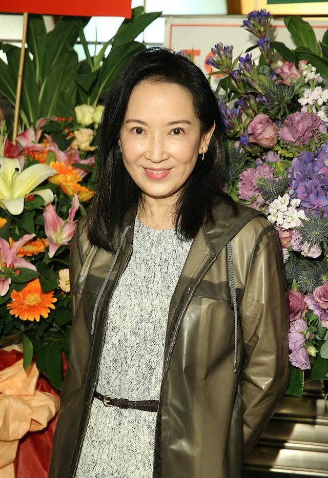 56岁龚慈恩晒母女合照为林恺铃庆20岁生日,女儿颜值出众母女情深