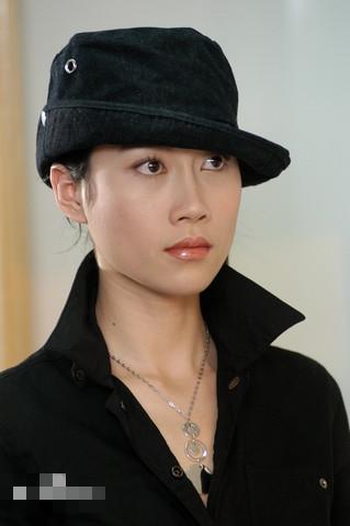 "反派专业户"温峥嵘近况罕曝光,朋克装扮帅气吸睛,43岁仍单身