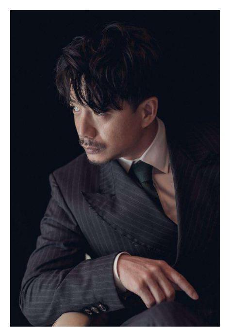 段奕宏黄轩王凯等几位型男站在一起网友帅到站不住