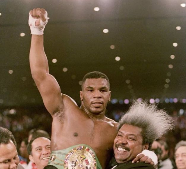 8米,体重达到了300斤,这和父亲比起来相差甚少,加上泰森在大家的眼里