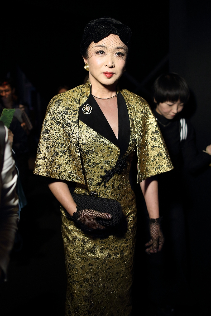 金星难得精致打扮,贵妇装扮虽霸气,这妖娆身段却完爆一般女人