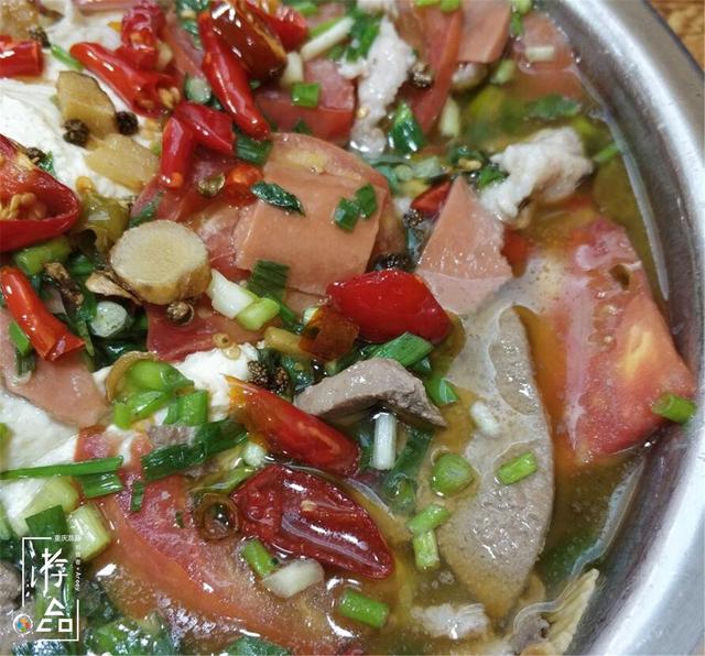 重庆豆花也分很多种,有肉的才叫荤豆花,清汤和红汤差别很大