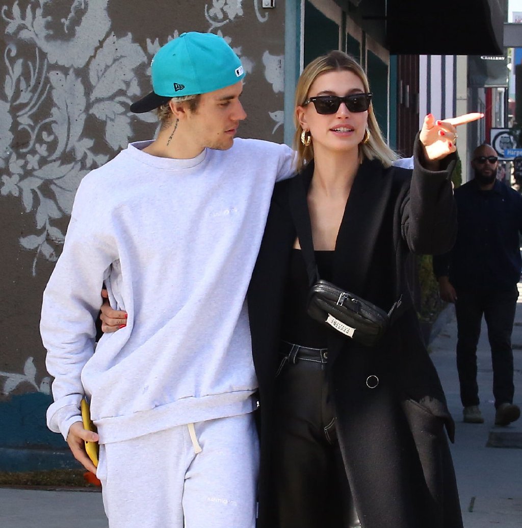 贾斯汀·比伯和妻子街头约会!面对狗仔队大胆示爱,酸倒一片乐迷