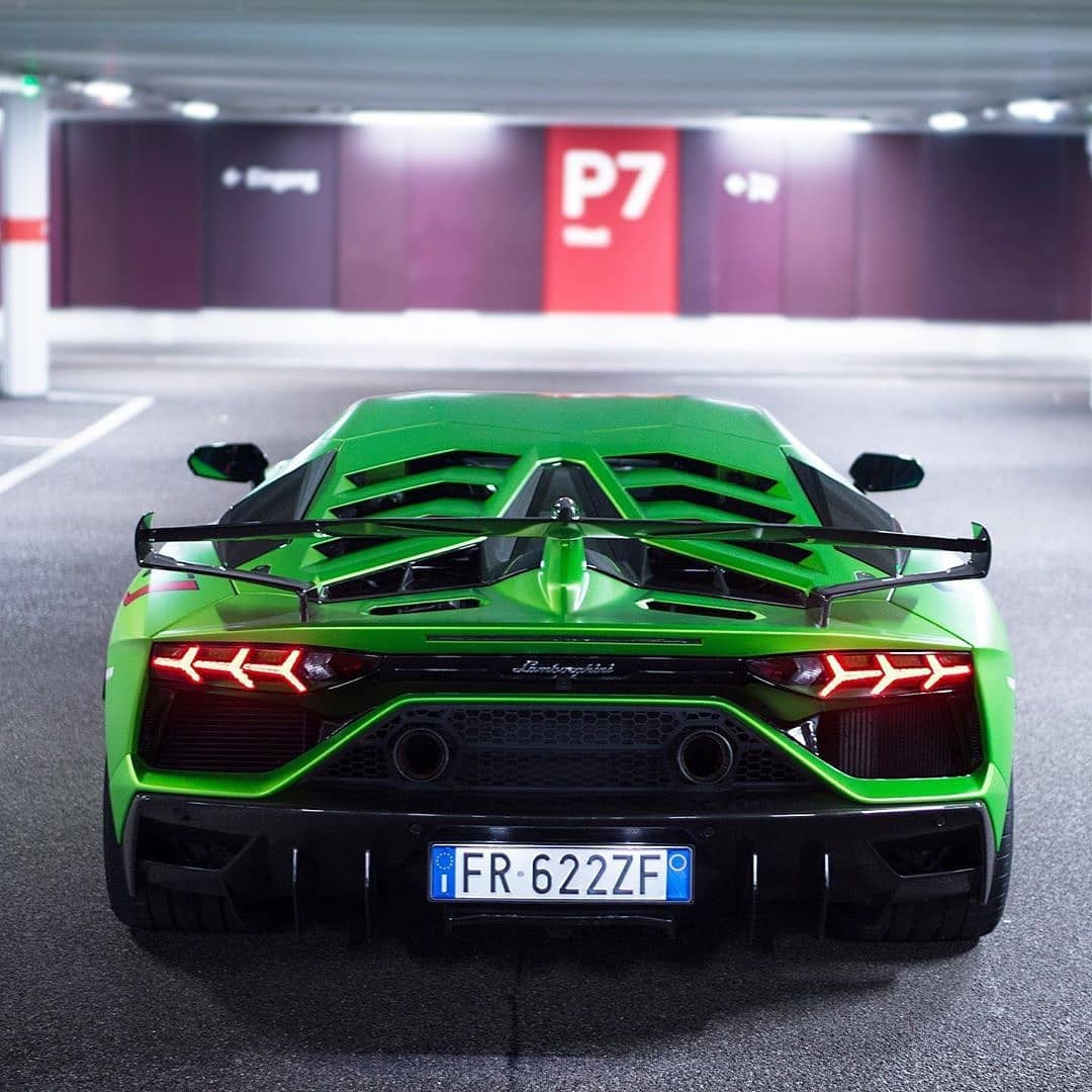 兰博基尼aventador svj实车 犀利的运动造型