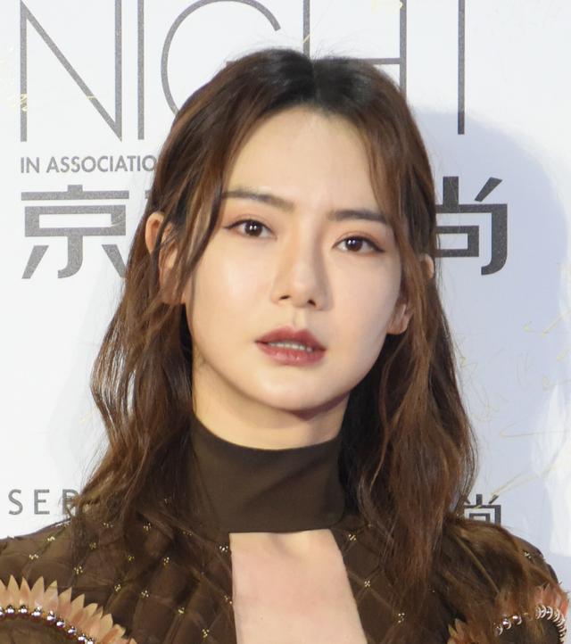 戚薇也是大家非常喜欢的一个女艺人了,她是南方人,在一档综艺节目中