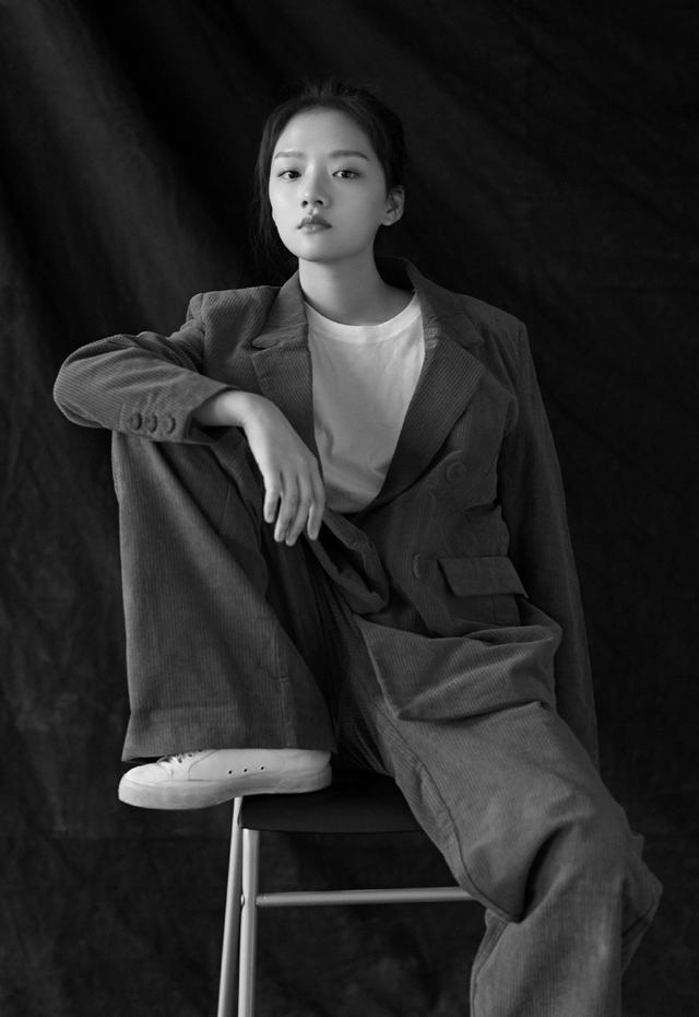 悲伤逆流成河中她是易遥今穿呢子格纹套装配短发俏皮清新