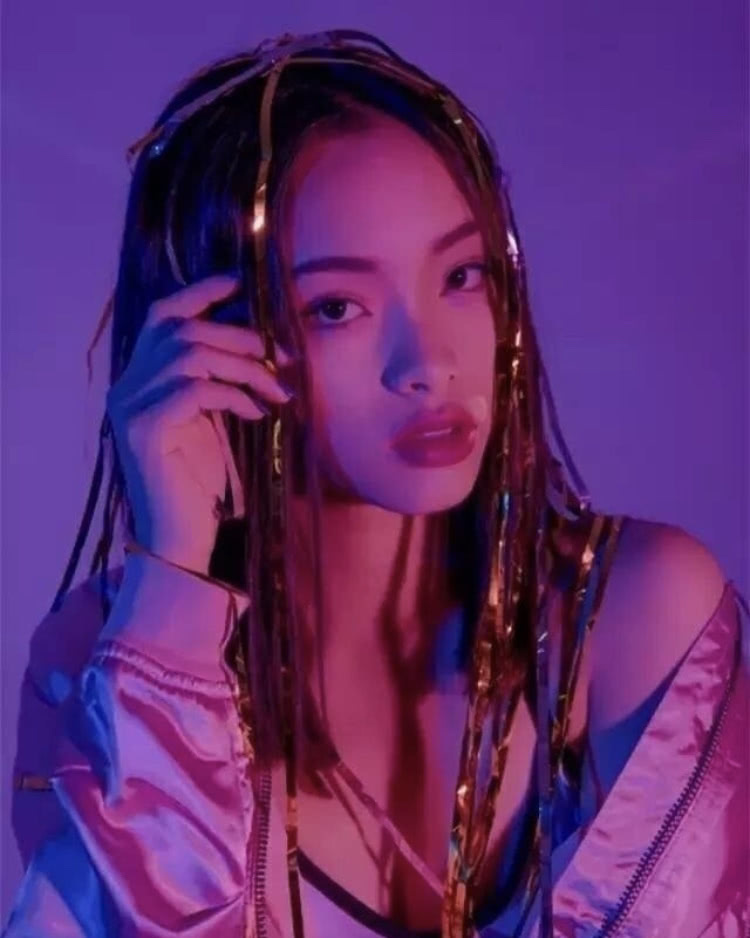 3月3日,最近热火的女歌手刘柏辛在自己的个人社交