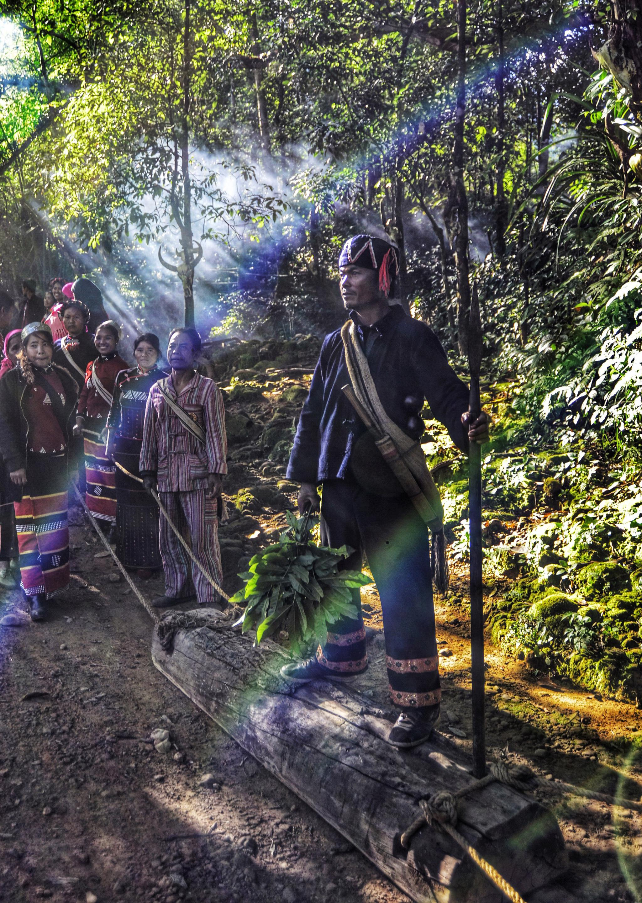 云南沧源翁丁大寨原始拉木鼓祭祀仪式祝祷平安康泰的佤族木鼓